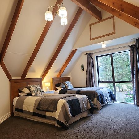 Westholm Lodge Harihari Экстерьер фото
