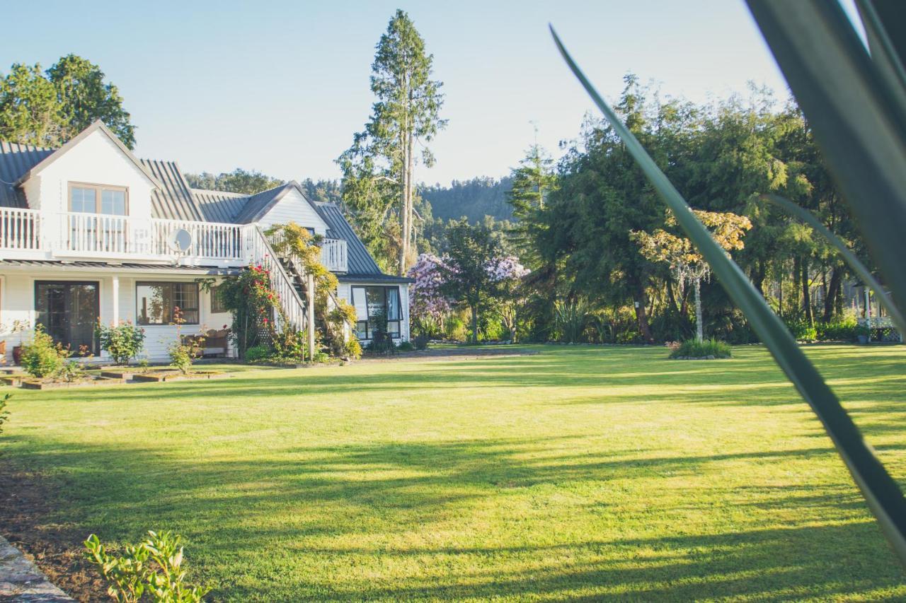 Westholm Lodge Harihari Экстерьер фото
