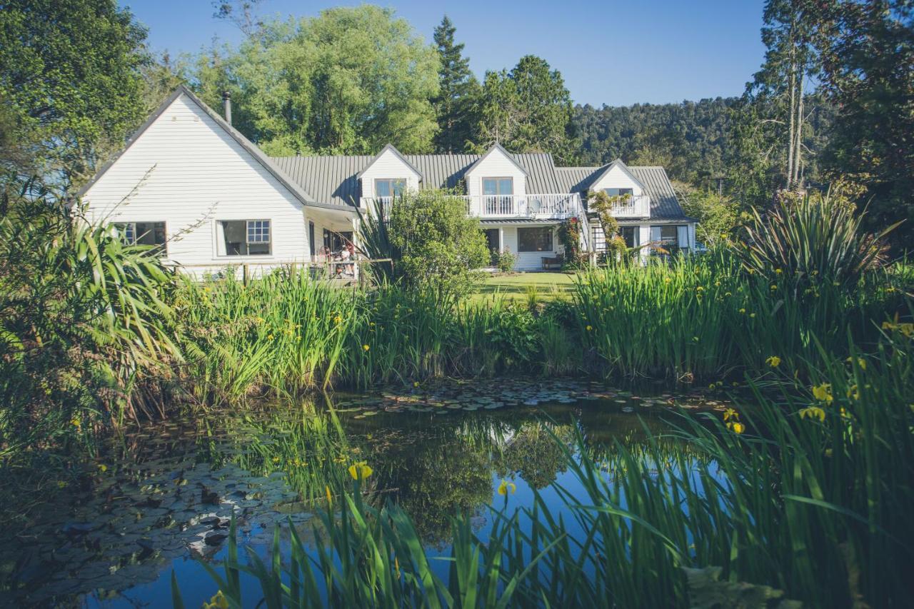 Westholm Lodge Harihari Экстерьер фото