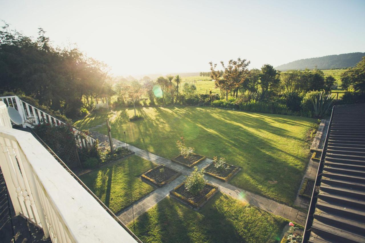 Westholm Lodge Harihari Экстерьер фото