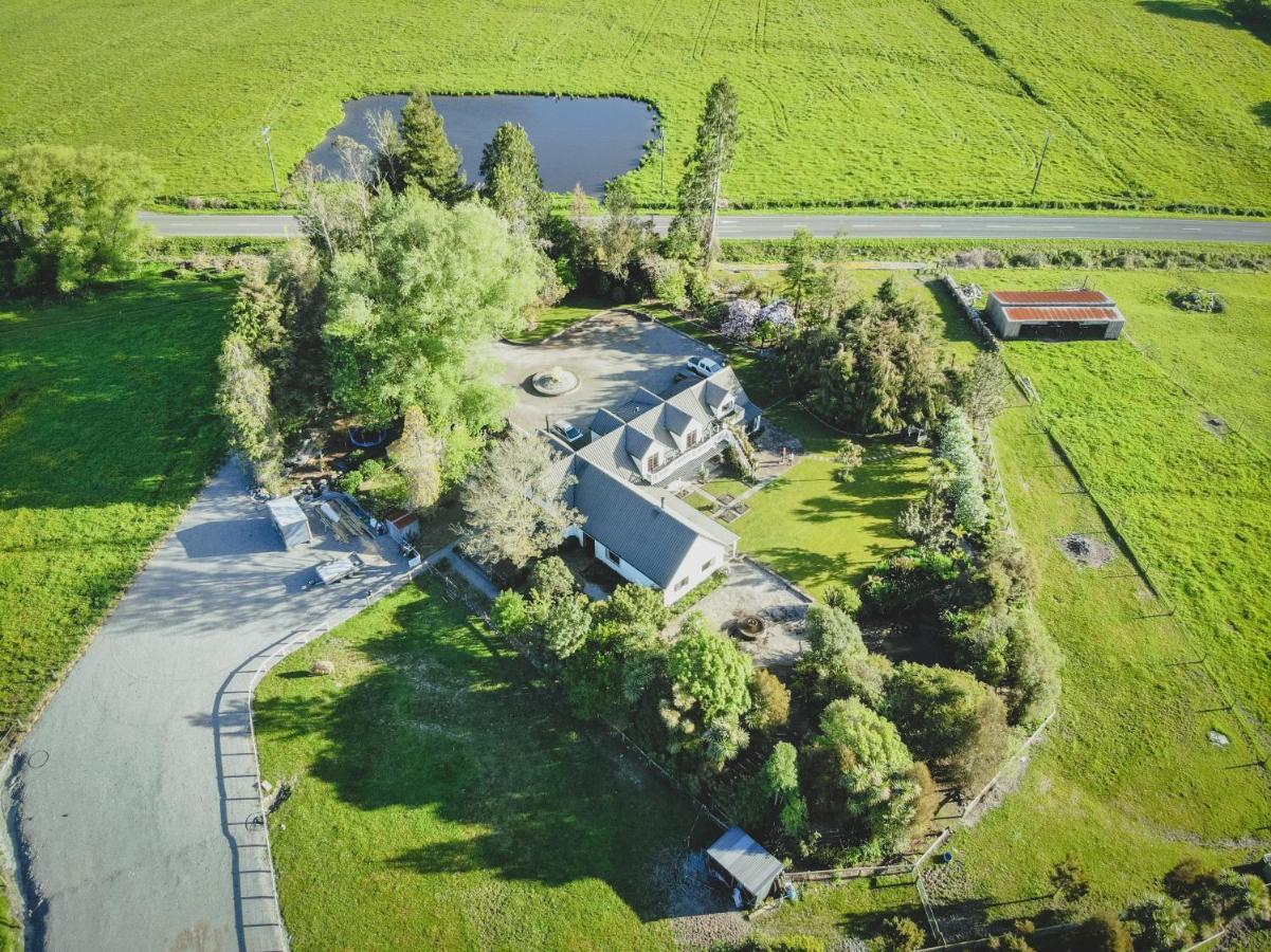 Westholm Lodge Harihari Экстерьер фото