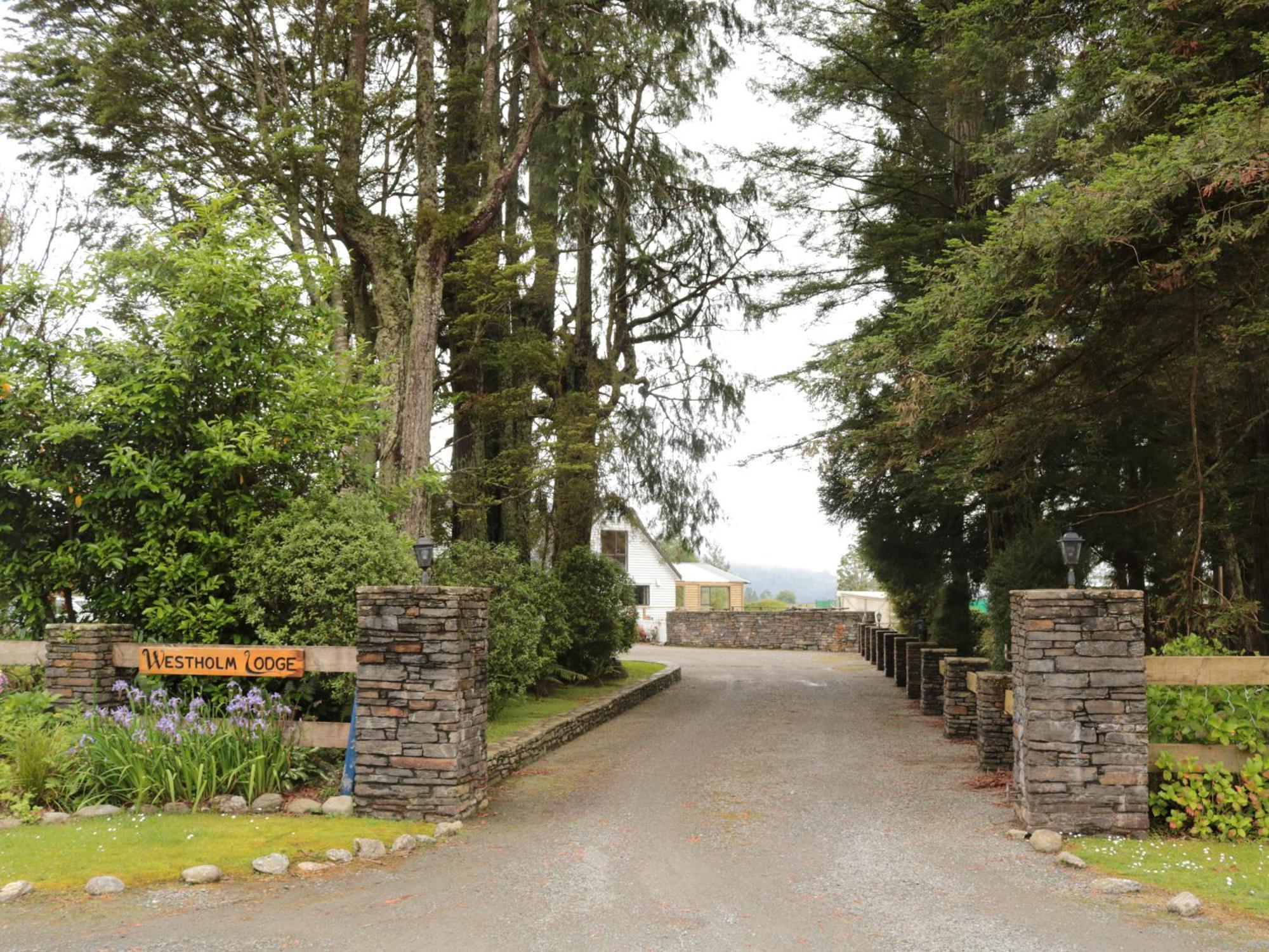 Westholm Lodge Harihari Экстерьер фото