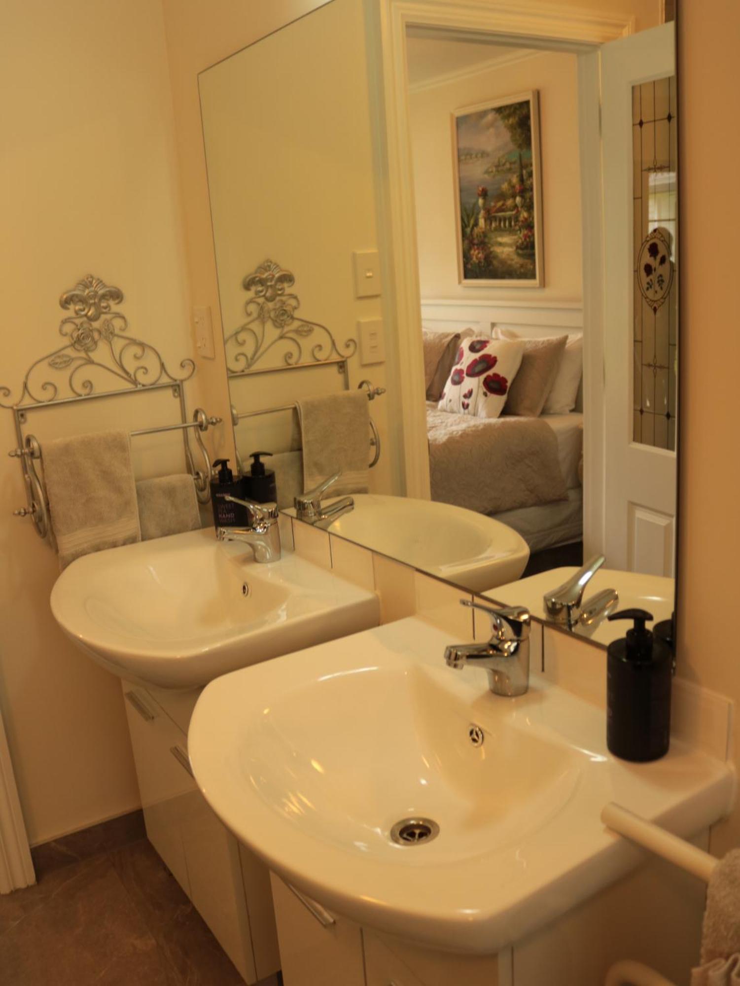 Westholm Lodge Harihari Экстерьер фото